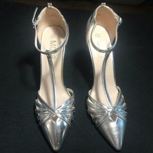 M068 Parker silver heels NIB size 9 New